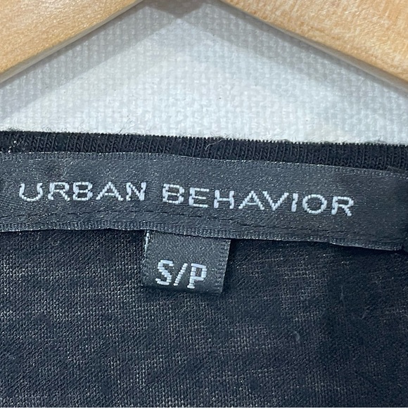 Women’s small tank top - Picture 3 of 3